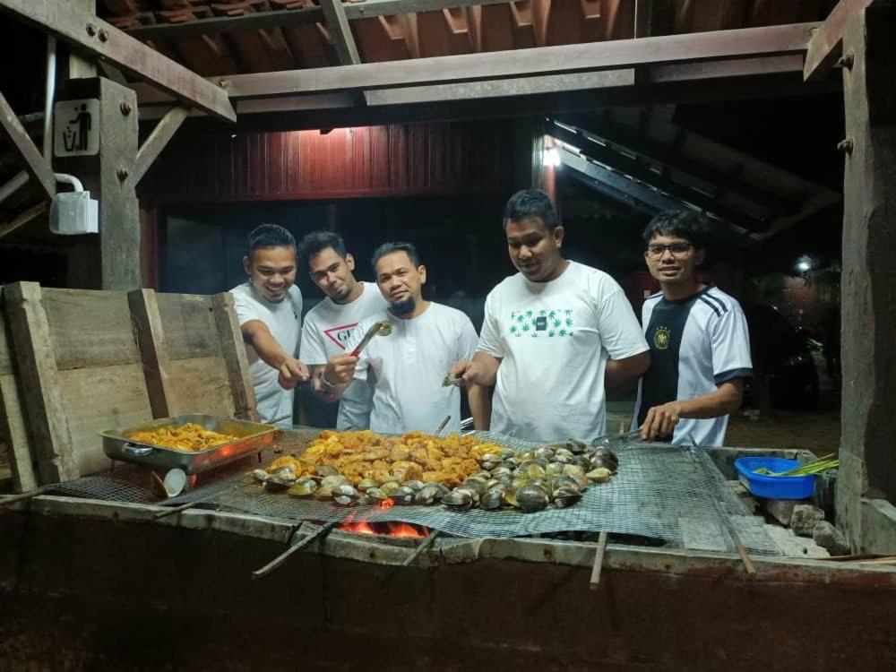 Bayu Beach Penarek Kampung Penarik